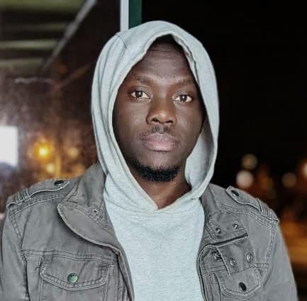 picha-ndogo-ya-mwandishi